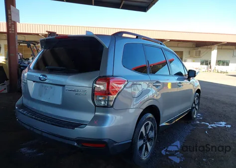 2017 Subaru Forester 2.5I Premium z USA, uszkodzony, nr VIN JF2SJAEC6HH420519